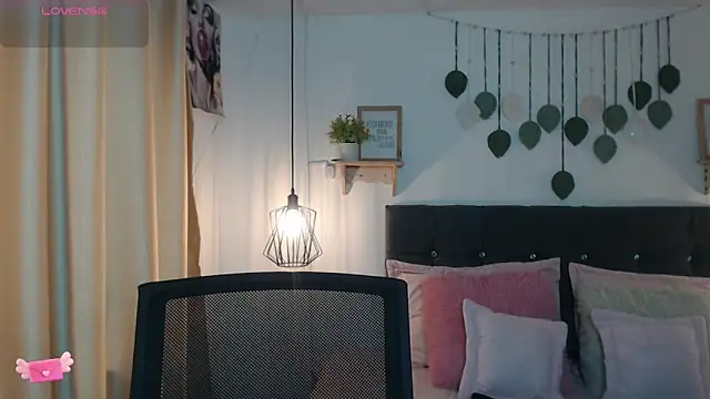 Snapshot of Emma_hassani chatting on March 28, 2026, 2:29 pm Emma hassani online show from March 28, 2026, 2:29 pm