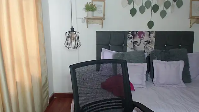 Snapshot of Emma_hassani chatting on April 11, 2026, 2:10 pm Emma hassani online show from April 11, 2026, 2:10 pm