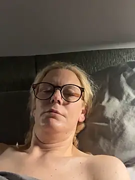 Amelie BlondeXX online show from March 3, 2026, 8:10 am