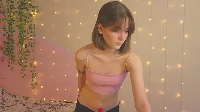 PeachyWhisper online show from May 16, 2026, 6:34 am