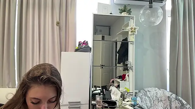 Snapshot of selena_favn chatting on June 25, 2026, 5:12 am selena favn online show from June 25, 2026, 5:12 am