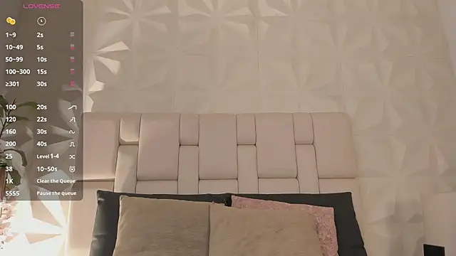 cloe spencer  online show from April 10, 2026, 7:32 pm