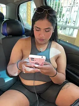 Nahomy firee online show from April 8, 2026, 7:59 pm