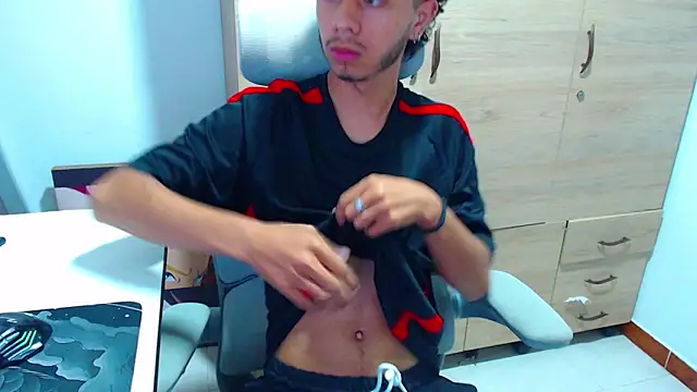 axeldarkk online show from February 23, 2026, 11:27 pm