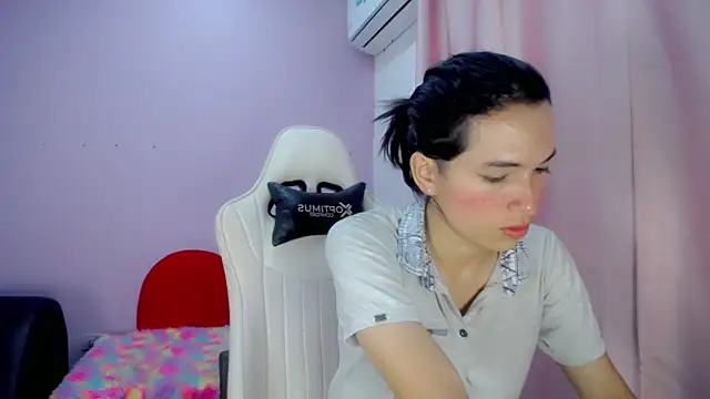 Snapshot of Larry_craft chatting on March 3, 2026, 8:05 pm Larry craft online show from March 3, 2026, 8:05 pm