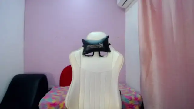 Snapshot of Larry_craft chatting on March 24, 2026, 8:20 pm Larry craft online show from March 24, 2026, 8:20 pm