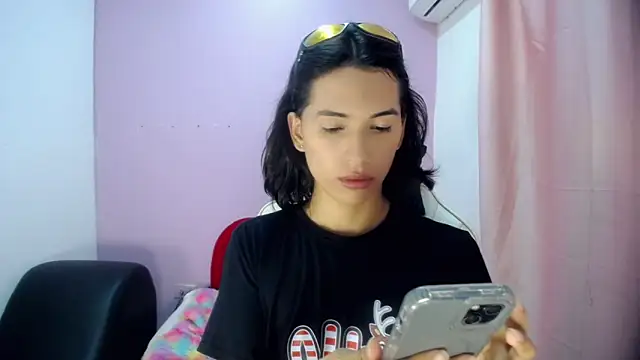 Snapshot of Larry_craft chatting on March 20, 2026, 8:10 pm Larry craft online show from March 20, 2026, 8:10 pm