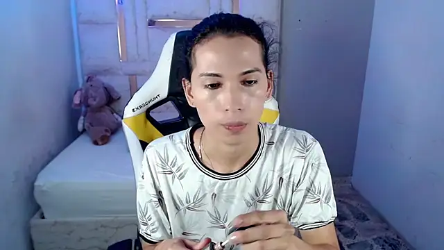 Snapshot of Larry_craft chatting on April 7, 2026, 8:21 pm Larry craft online show from April 7, 2026, 8:21 pm