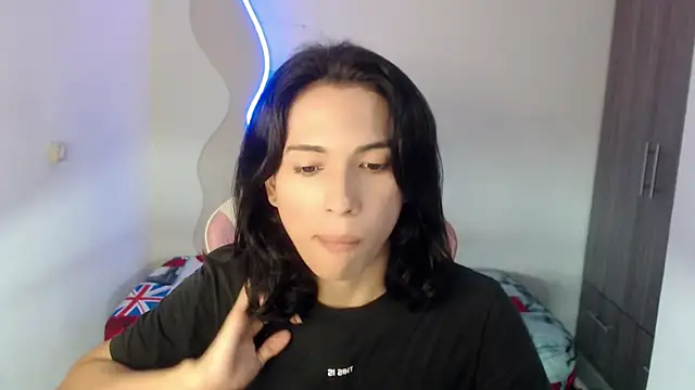 Snapshot of Larry_craft chatting on April 8, 2026, 9:16 pm Larry craft online show from April 8, 2026, 9:16 pm