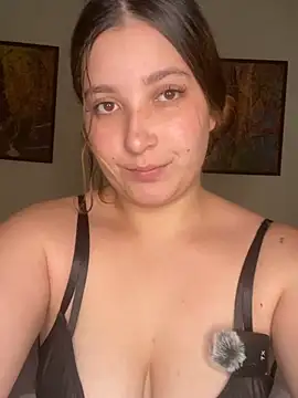 Snapshot of Estelle_Noir chatting on June 21, 2026, 8:03 pm Estelle Noir online show from June 21, 2026, 8:03 pm