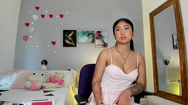 Snapshot of KimTaylorW chatting on March 4, 2026, 7:54 pm KimTaylorW online show from March 4, 2026, 7:54 pm