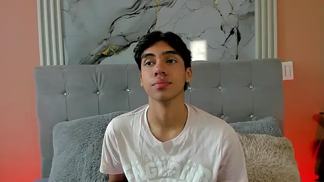 Eros Lux online show from May 9, 2026, 12:41 pm