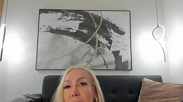 SophiMarin online show from April 21, 2026, 11:17 am