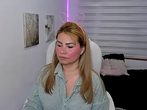 Snapshot of Julieta_star_ chatting on March 25, 2026, 12:26 pm Julieta star online show from March 25, 2026, 12:26 pm