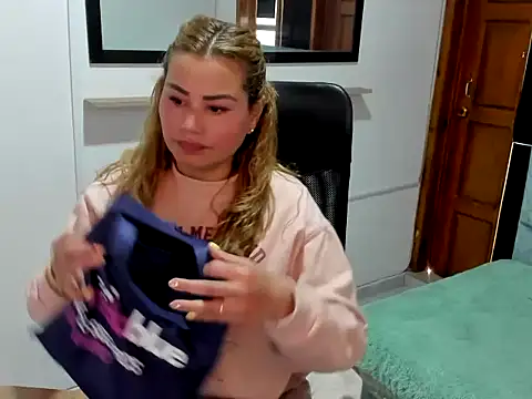 Snapshot of Julieta_star_ chatting on March 9, 2026, 7:06 pm Julieta star online show from March 9, 2026, 7:06 pm