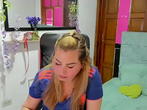 Snapshot of Julieta_star_ chatting on March 29, 2026, 7:04 pm Julieta star online show from March 29, 2026, 7:04 pm