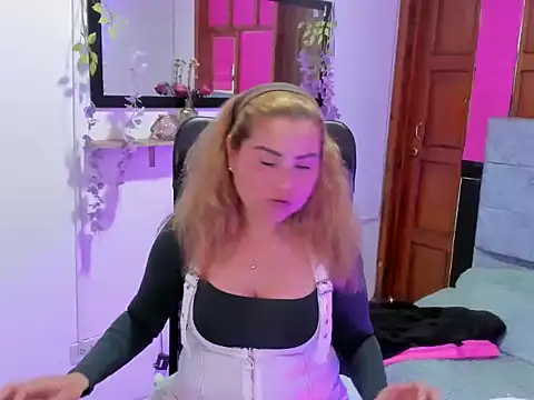 Snapshot of Julieta_star_ chatting on March 27, 2026, 7:04 pm Julieta star online show from March 27, 2026, 7:04 pm