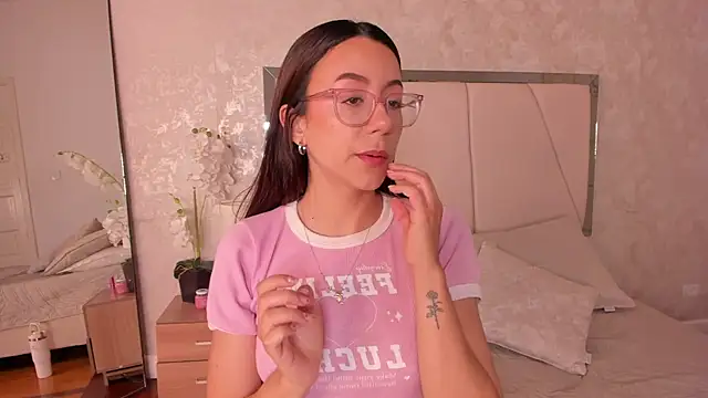 Snapshot of Arii_wilde chatting on June 25, 2026, 12:21 pm Arii wilde online show from June 25, 2026, 12:21 pm