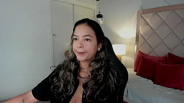 Snapshot of dulce_lyraa1 chatting on March 7, 2026, 5:25 am dulce lyraa1 online show from March 7, 2026, 5:25 am