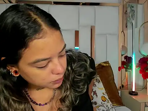 Snapshot of dulce_lyraa1 chatting on March 13, 2026, 10:48 pm dulce lyraa1 online show from March 13, 2026, 10:48 pm