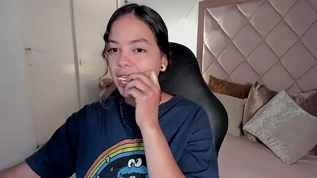 Snapshot of dulce_lyraa1 chatting on April 15, 2026, 3:56 am dulce lyraa1 online show from April 15, 2026, 3:56 am