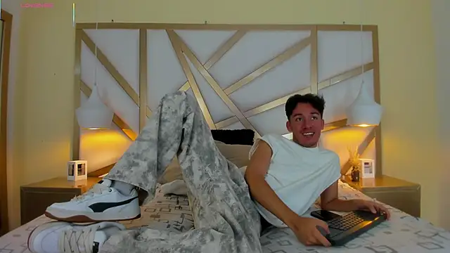 Austin Reedss online show from April 15, 2026, 8:31 pm