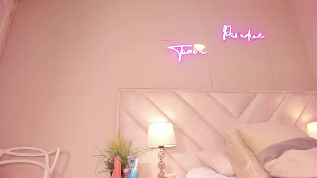 Snapshot of sheila_x chatting on April 15, 2026, 3:49 pm sheila x online show from April 15, 2026, 3:49 pm