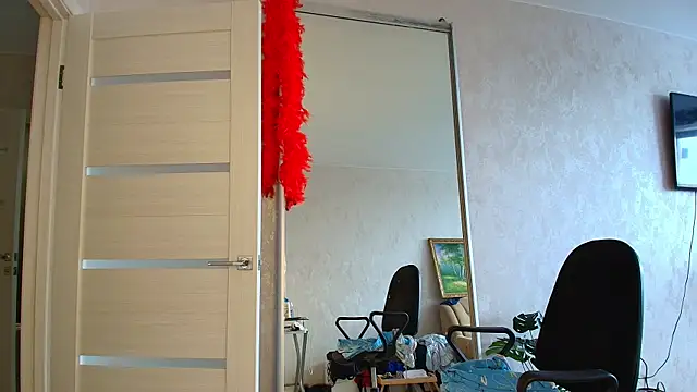 Snapshot of LioraWeiss chatting on July 18, 2026, 9:51 am LioraWeiss online show from July 18, 2026, 9:51 am