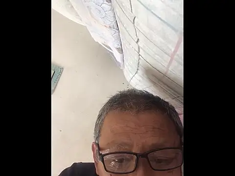 Snapshot of yaocaobi8 chatting on April 4, 2026, 5:14 am yaocaobi8 online show from April 4, 2026, 5:14 am