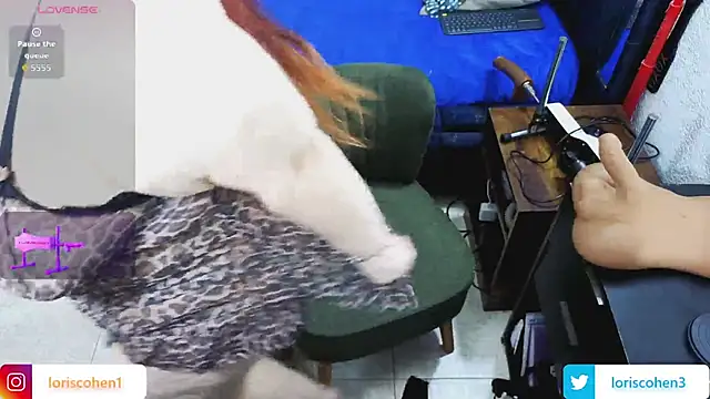 loriscohen32 online show from April 24, 2026, 3:52 am