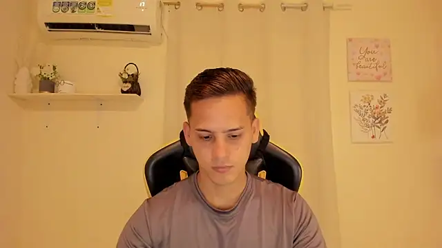 sexy andres01 online show from June 7, 2026, 4:56 pm