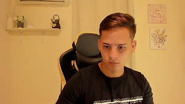 sexy andres01 online show from June 5, 2026, 10:04 pm