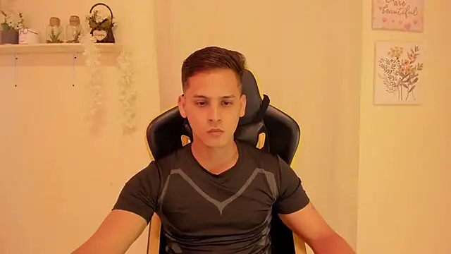 sexy andres01 online show from April 29, 2026, 3:32 am