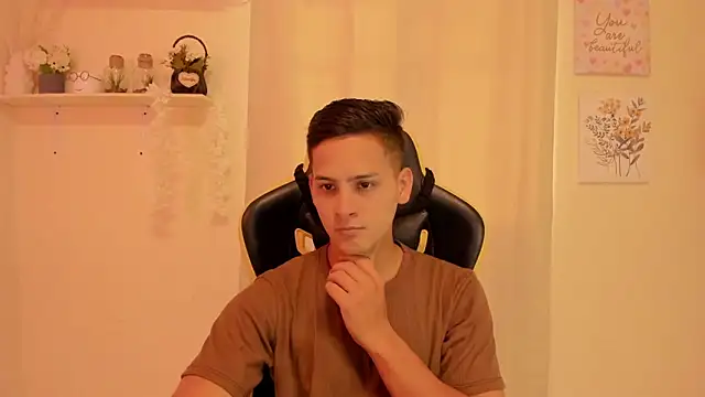 sexy andres01 online show from March 26, 2026, 3:32 pm