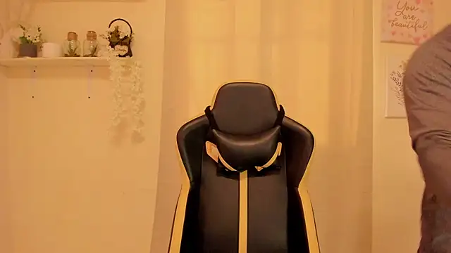 sexy andres01 online show from April 17, 2026, 2:53 pm