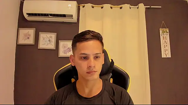 sexy andres01 online show from July 30, 2026, 4:17 pm