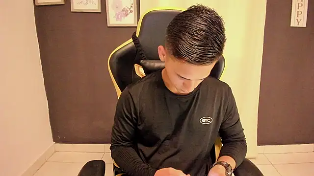 sexy andres01 online show from July 28, 2026, 1:43 pm