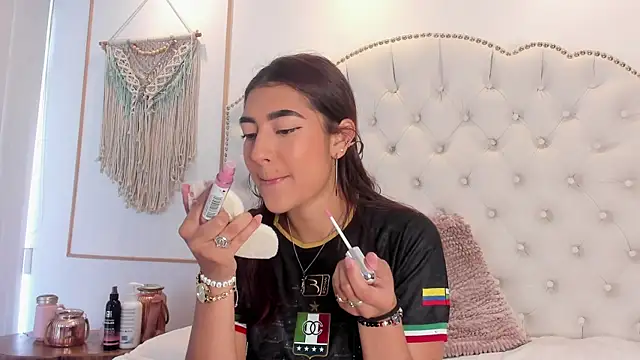 Snapshot of Sara_funy chatting on March 13, 2026, 12:32 pm Sara funy online show from March 13, 2026, 12:32 pm