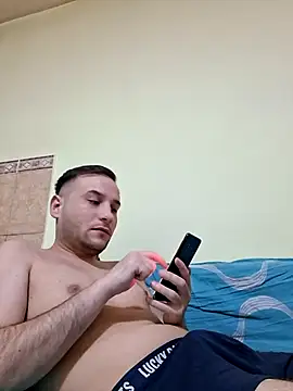 Snapshot of Dulce1999 chatting on February 28, 2026, 2:11 am Dulce1999 online show from February 28, 2026, 2:11 am