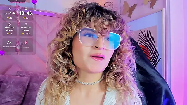 emilyjonesss  online show from March 2, 2026, 8:05 pm