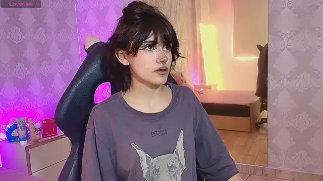 Cloee tay1 online show from April 22, 2026, 11:39 am