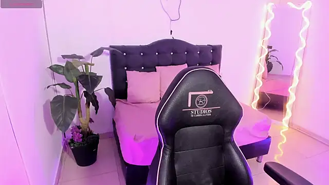 LINDSAY TAY online show from April 18, 2026, 3:20 am