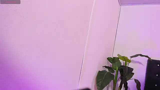 LINDSAY TAY online show from April 21, 2026, 3:35 am