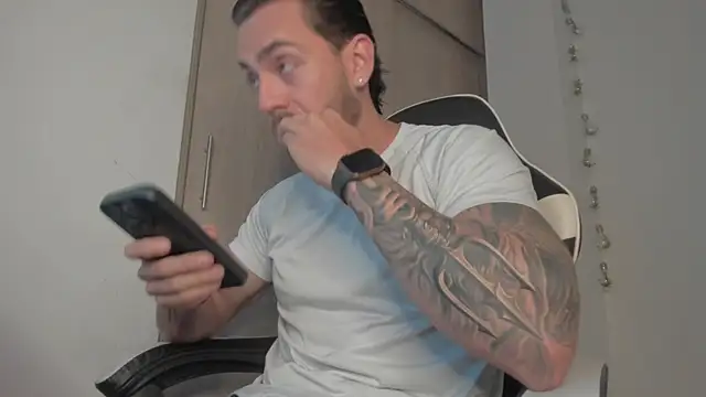 Axel  Blaze online show from April 8, 2026, 12:17 pm