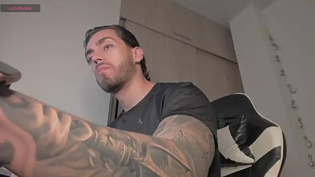 Axel  Blaze online show from April 22, 2026, 12:34 pm