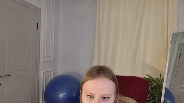 Sophie Peach  online show from March 31, 2026, 1:57 pm