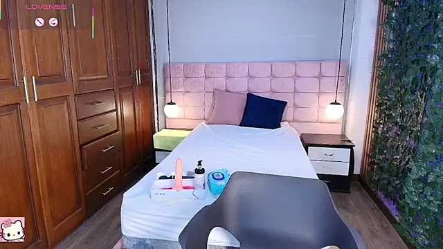 Snapshot of ShayMilleer chatting on March 3, 2026, 12:01 pm ShayMilleer online show from March 3, 2026, 12:01 pm