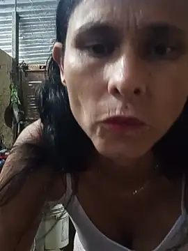 yuliitza4 online show from June 8, 2026, 10:32 pm