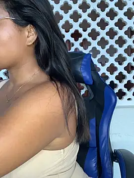 Coraline em online show from March 30, 2026, 6:09 pm