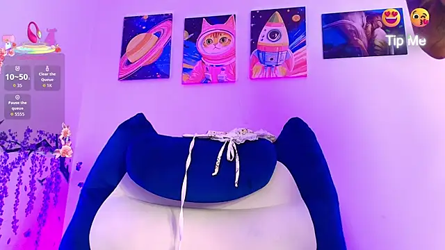Nixtaylor1 online show from May 12, 2026, 9:43 pm